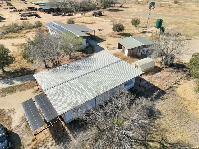 4919 County Road 545, Devine, TX 78016