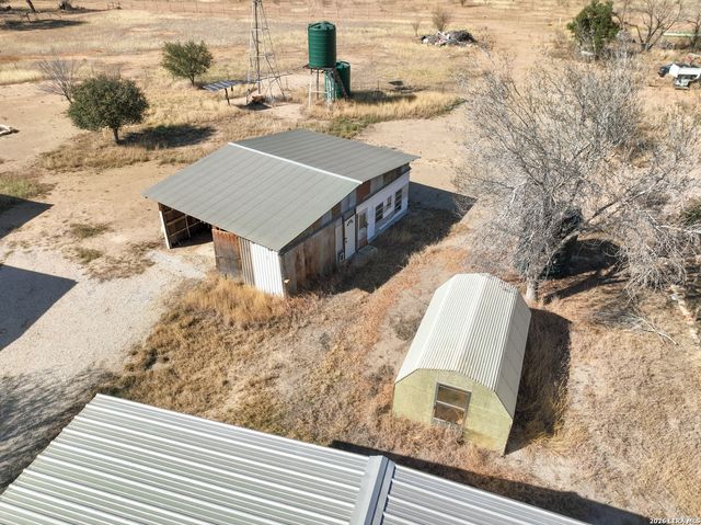 4919 County Road 545, Devine, TX 78016