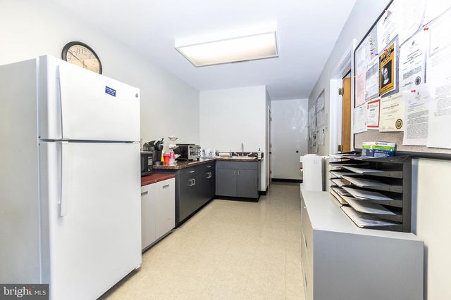 1138 E CHESTNUT AVE, Vineland, NJ 08360