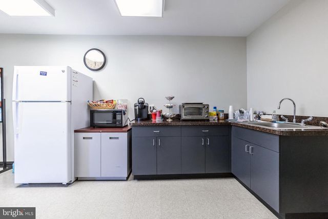 1138 E CHESTNUT AVE, Vineland, NJ 08360