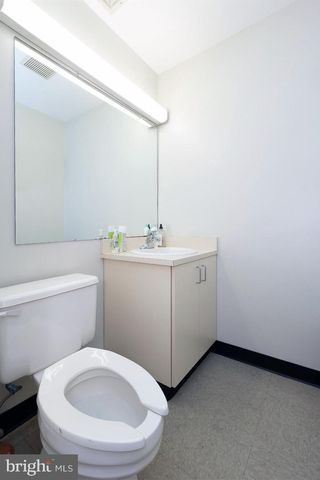 1138 E CHESTNUT AVE, Vineland, NJ 08360