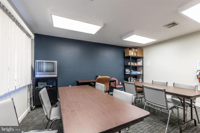 1138 E CHESTNUT AVE, Vineland, NJ 08360