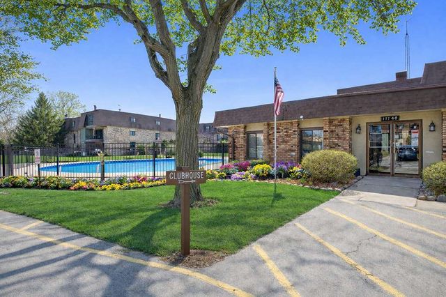 11130 Northwest Road B, Palos Hills, IL 60465