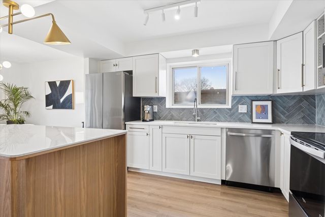 11130 Northwest Road B, Palos Hills, IL 60465