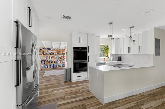 2716 NW 3rd Ave, Wilton Manors, FL 33311