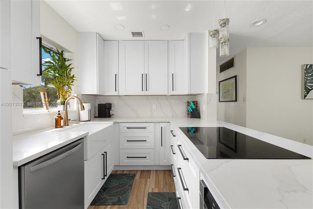 2716 NW 3rd Ave, Wilton Manors, FL 33311