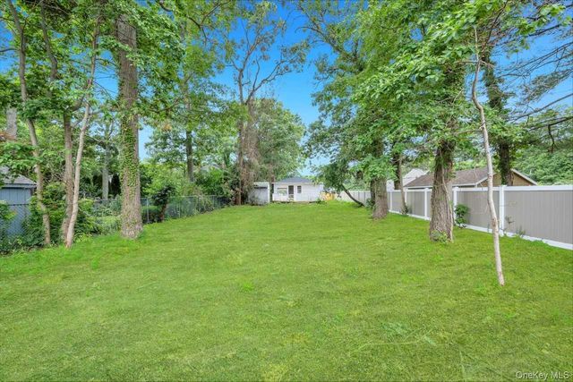 438 Auborn Avenue, Shirley, NY 11967