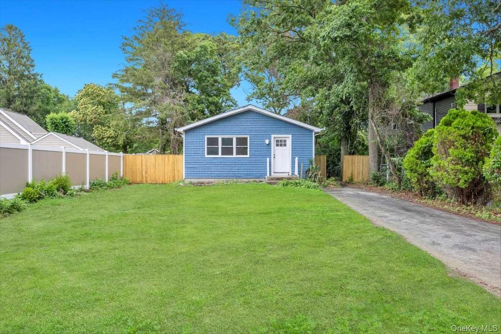 438 Auborn Avenue, Shirley, NY 11967