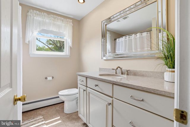 925 FILLMORE RD, Norristown, PA 19403