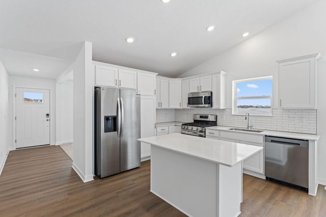 8500 Farmstead Circle NE, Monticello, MN 55362