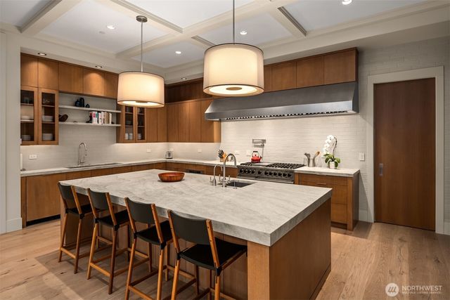 4911 NE Laurelcrest Lane, Seattle, WA 98105