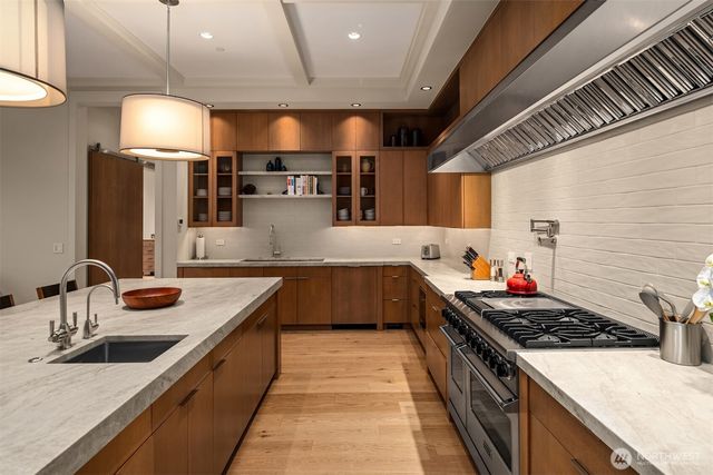 4911 NE Laurelcrest Lane, Seattle, WA 98105