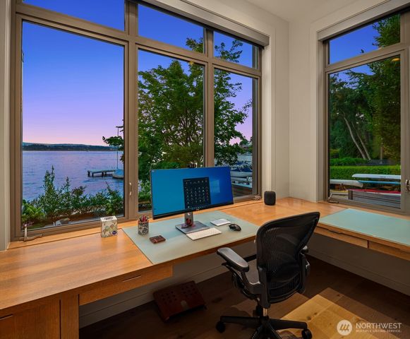 4911 NE Laurelcrest Lane, Seattle, WA 98105