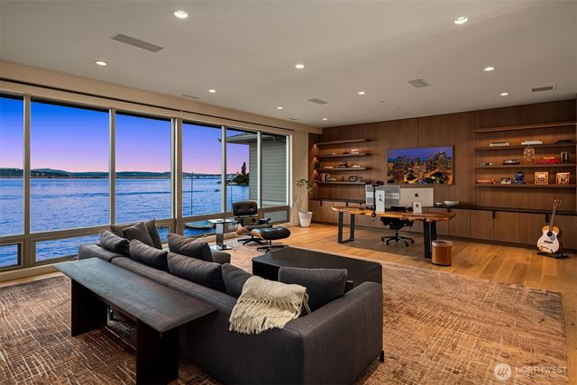 4911 NE Laurelcrest Lane, Seattle, WA 98105