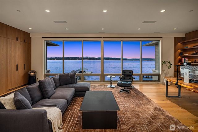 4911 NE Laurelcrest Lane, Seattle, WA 98105