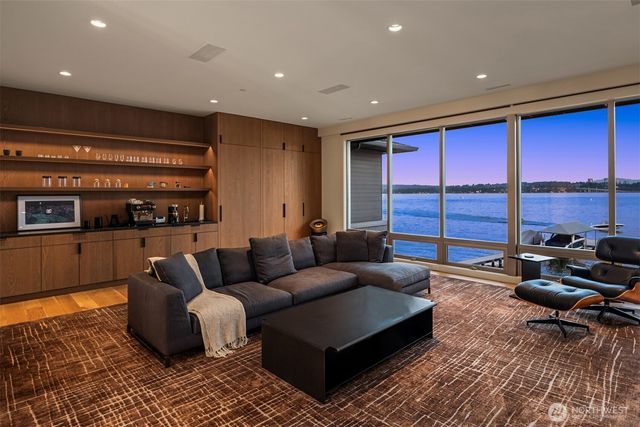 4911 NE Laurelcrest Lane, Seattle, WA 98105