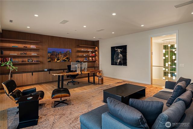 4911 NE Laurelcrest Lane, Seattle, WA 98105