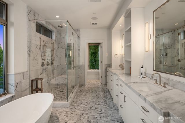 4911 NE Laurelcrest Lane, Seattle, WA 98105