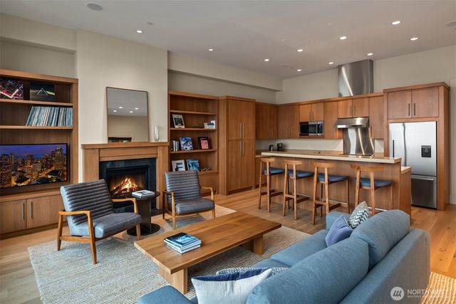 4911 NE Laurelcrest Lane, Seattle, WA 98105