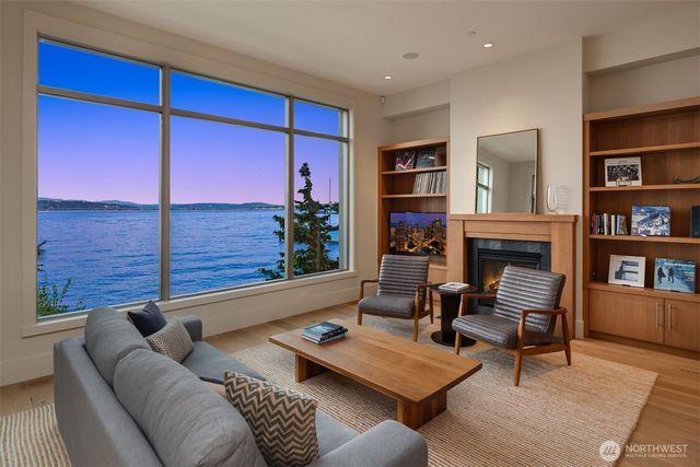 4911 NE Laurelcrest Lane, Seattle, WA 98105