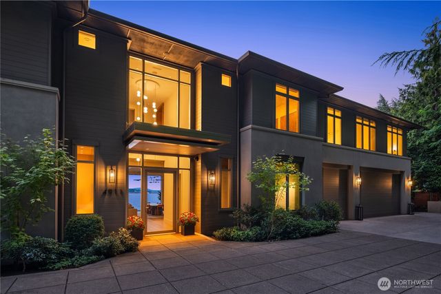 4911 NE Laurelcrest Lane, Seattle, WA 98105