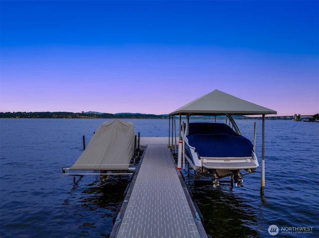 4911 NE Laurelcrest Lane, Seattle, WA 98105