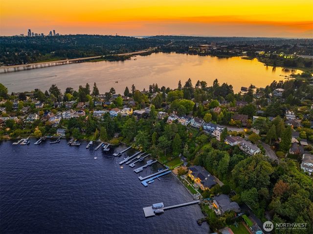 4911 NE Laurelcrest Lane, Seattle, WA 98105