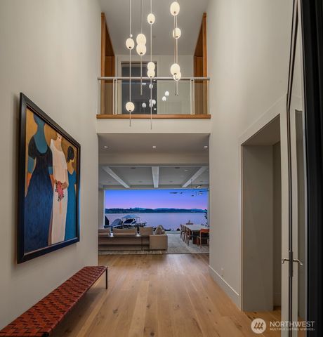 4911 NE Laurelcrest Lane, Seattle, WA 98105