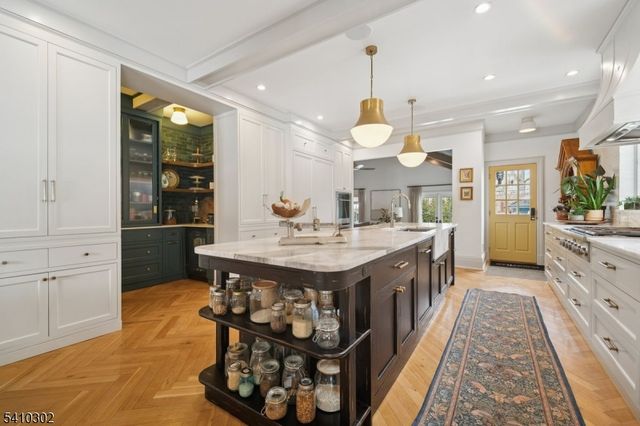 23 Stoneleigh Park, Westfield Town, NJ 07090