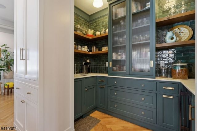 23 Stoneleigh Park, Westfield Town, NJ 07090