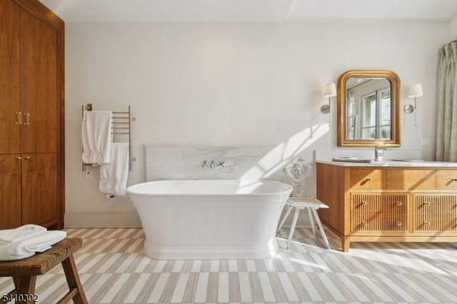 23 Stoneleigh Park, Westfield Town, NJ 07090