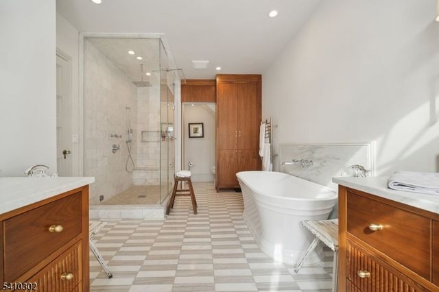 23 Stoneleigh Park, Westfield Town, NJ 07090