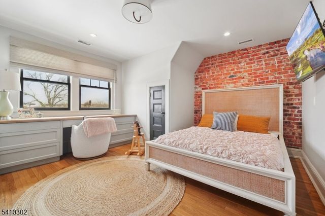 23 Stoneleigh Park, Westfield Town, NJ 07090