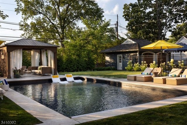 23 Stoneleigh Park, Westfield Town, NJ 07090