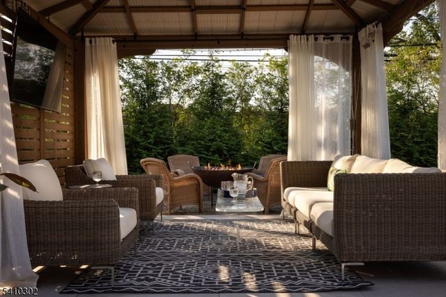 23 Stoneleigh Park, Westfield Town, NJ 07090