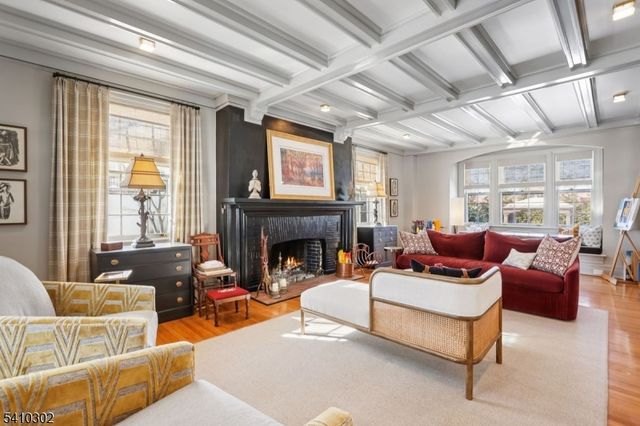 23 Stoneleigh Park, Westfield Town, NJ 07090