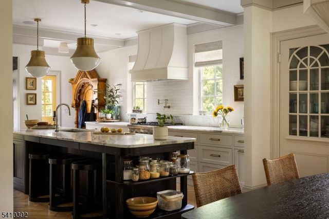 23 Stoneleigh Park, Westfield Town, NJ 07090