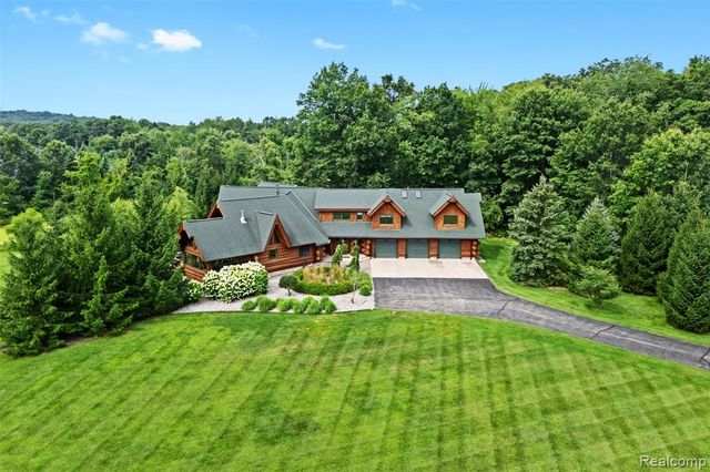 3929 Timber Green Court, Howell, MI 48843