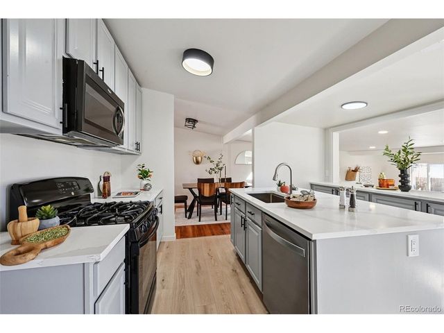 2580 Valley View Dr, Denver, CO 80221