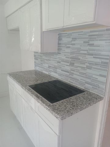 7260 Allen Dr, Hollywood, FL 33024