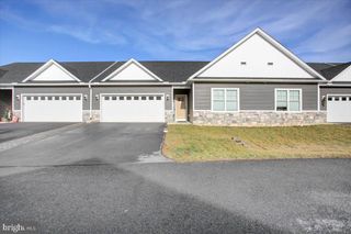 521 SHOOK CT E, Greencastle, PA 17225