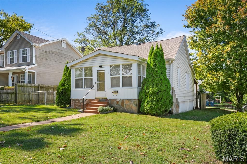 8029 Joel Avenue, St Louis, MO 63123