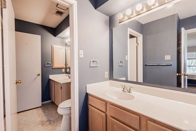 1262 BLUFF CREEK CIR, New Braunfels, TX 78130