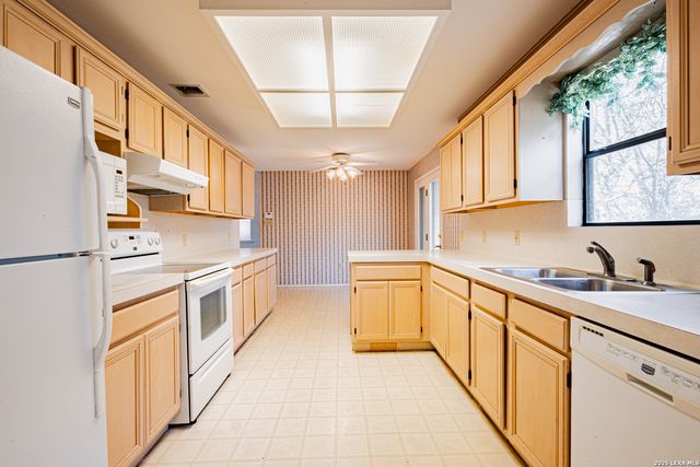 1262 BLUFF CREEK CIR, New Braunfels, TX 78130