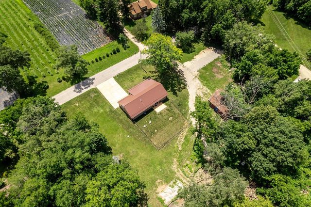 2137 W Creedy Road, Beloit, WI 53511