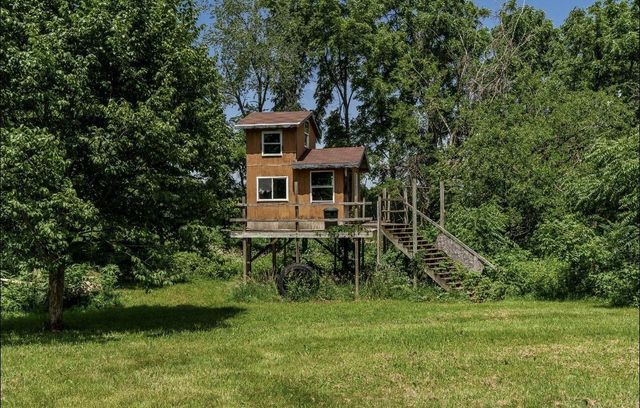 2137 W Creedy Road, Beloit, WI 53511