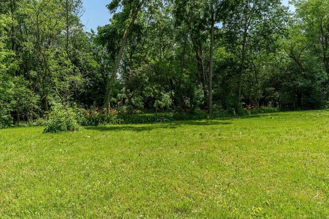 2137 W Creedy Road, Beloit, WI 53511