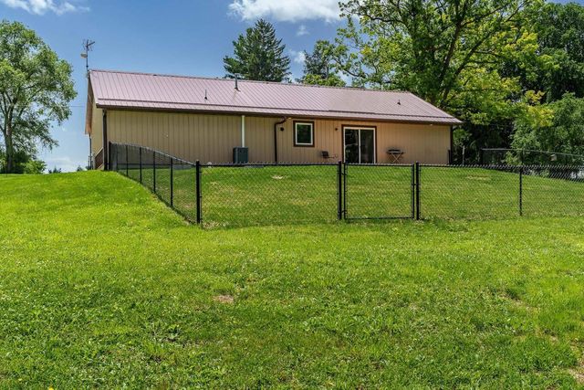 2137 W Creedy Road, Beloit, WI 53511