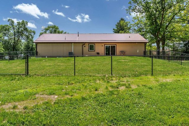 2137 W Creedy Road, Beloit, WI 53511