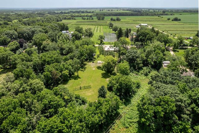 2137 W Creedy Road, Beloit, WI 53511